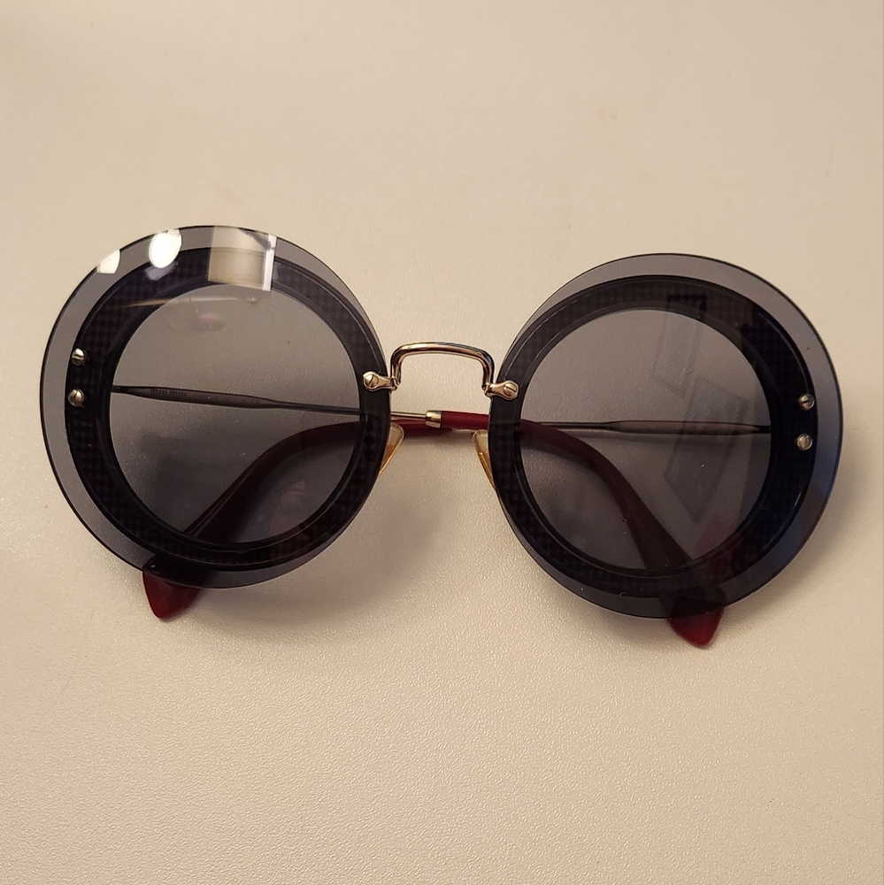Sunglasses - Picture 2 of 4
